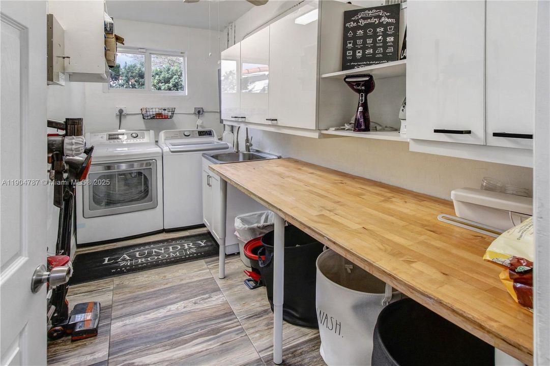 На продажу: $1,792,700 (4 спален, 3 ванн, 2654 Квадратных фут)