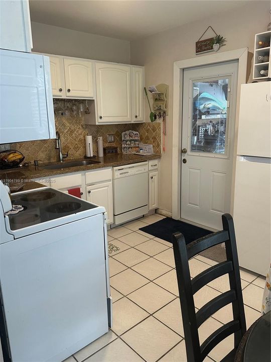 Active With Contract: $450,000 (3 beds, 2 baths, 1150 Square Feet)