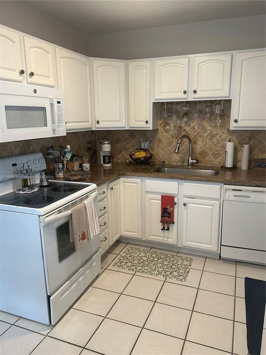 Active With Contract: $450,000 (3 beds, 2 baths, 1150 Square Feet)