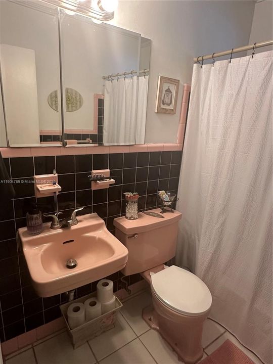 Active With Contract: $450,000 (3 beds, 2 baths, 1150 Square Feet)