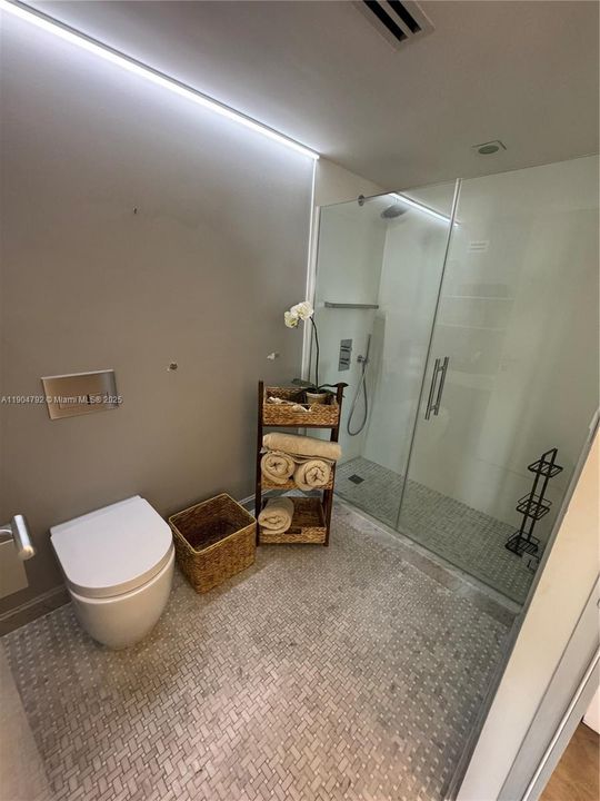 For Rent: $12,000 (3 beds, 2 baths, 1782 Square Feet)