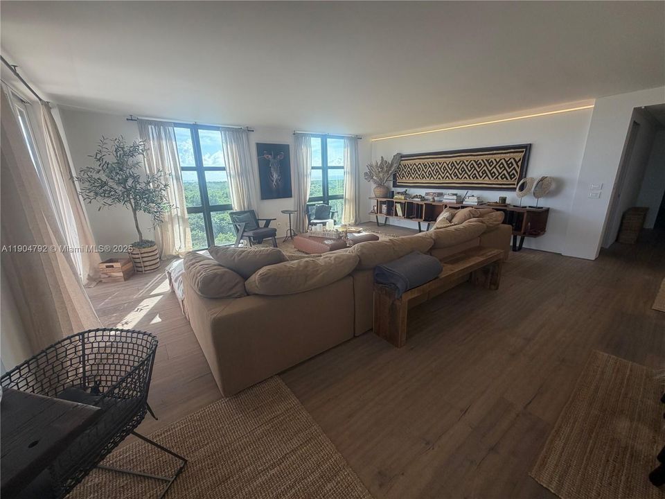 For Rent: $12,000 (3 beds, 2 baths, 1782 Square Feet)