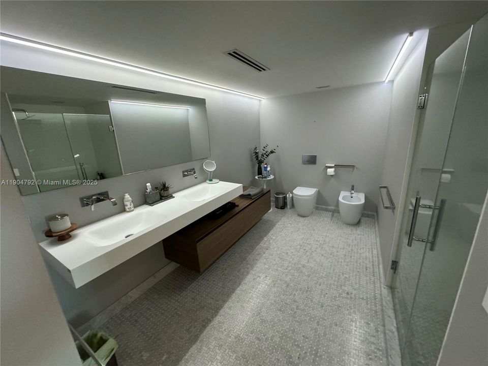 For Rent: $12,000 (3 beds, 2 baths, 1782 Square Feet)