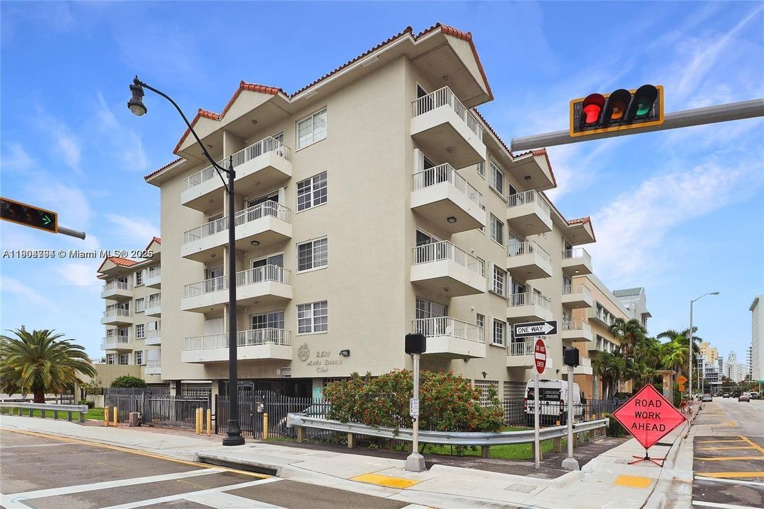 Recently Rented: $2,400 (2 beds, 2 baths, 740 Square Feet)