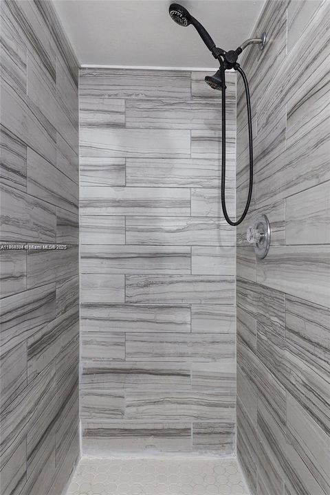 Recently Rented: $2,400 (2 beds, 2 baths, 740 Square Feet)