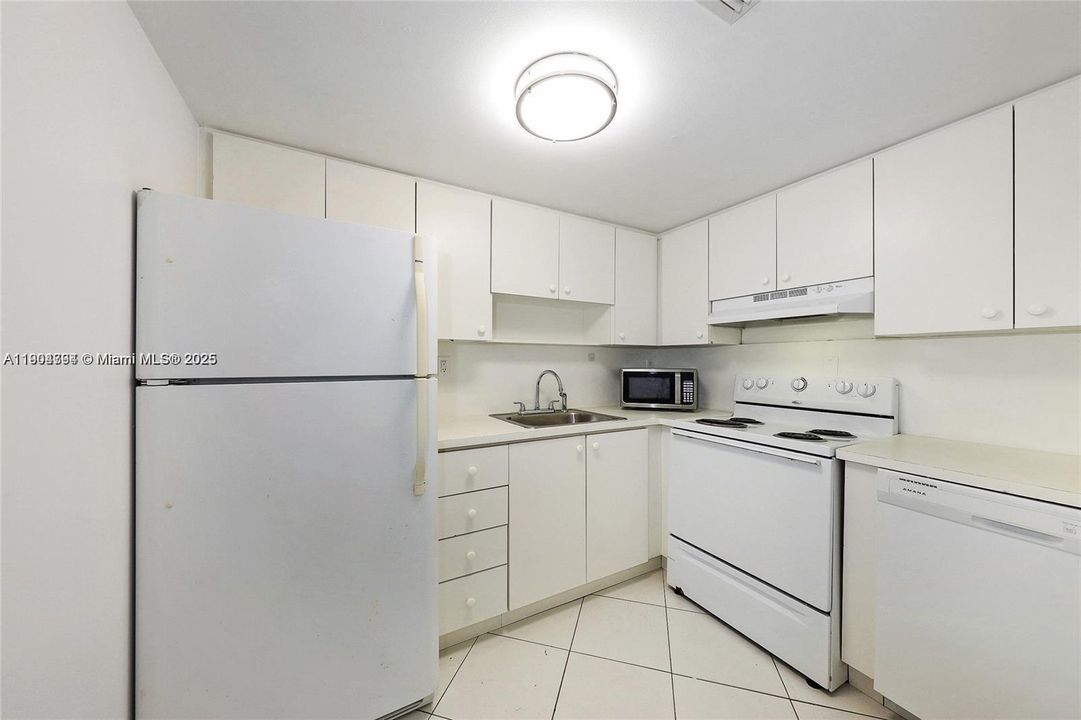 Recently Rented: $2,400 (2 beds, 2 baths, 740 Square Feet)