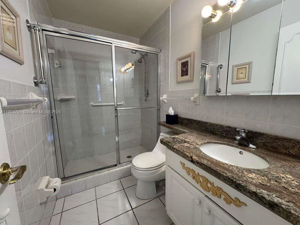 For Rent: $1,950 (2 beds, 2 baths, 1200 Square Feet)