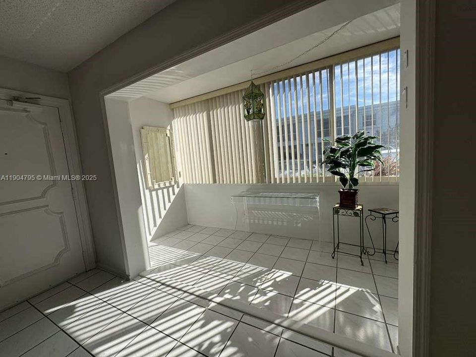 For Rent: $1,950 (2 beds, 2 baths, 1200 Square Feet)