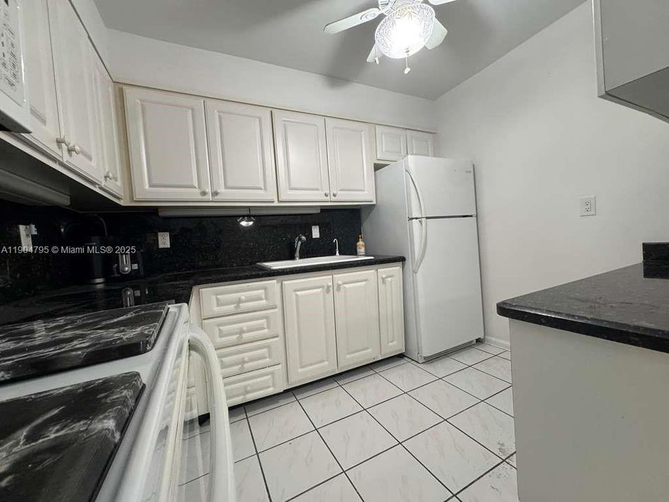 For Rent: $1,950 (2 beds, 2 baths, 1200 Square Feet)