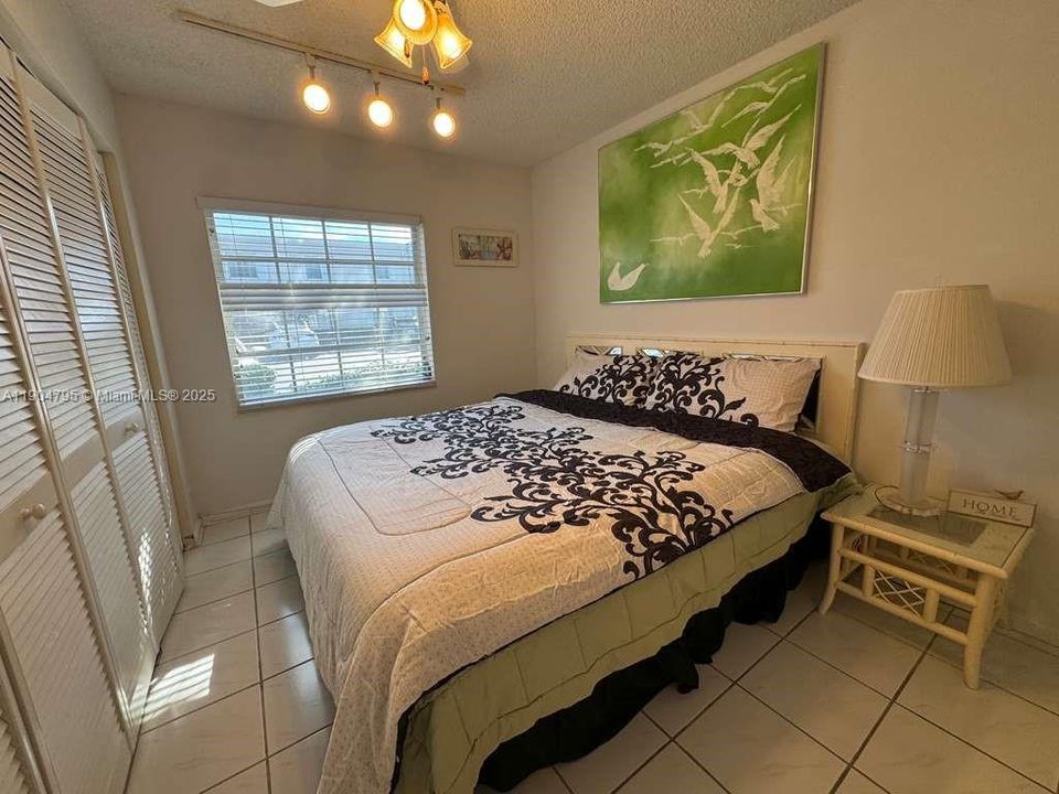 For Rent: $1,950 (2 beds, 2 baths, 1200 Square Feet)