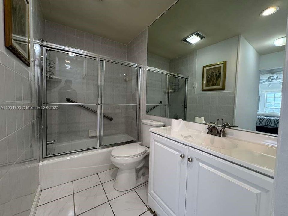 For Rent: $1,950 (2 beds, 2 baths, 1200 Square Feet)