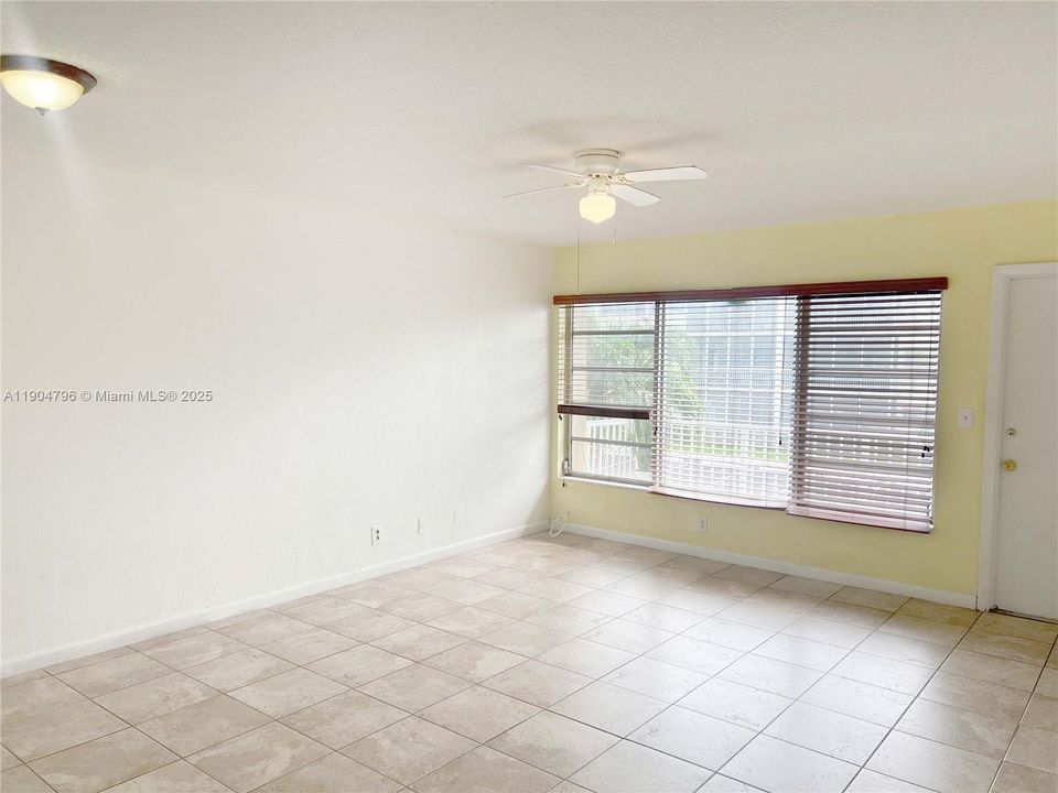 Recently Rented: $1,500 (1 beds, 1 baths, 676 Square Feet)