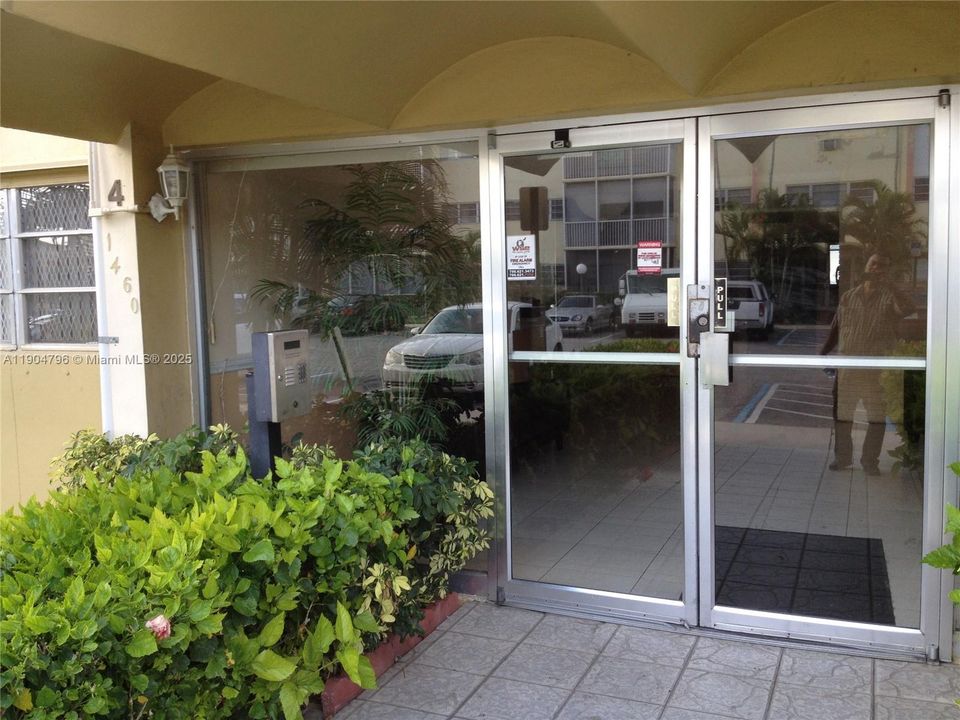 Recently Rented: $1,500 (1 beds, 1 baths, 676 Square Feet)