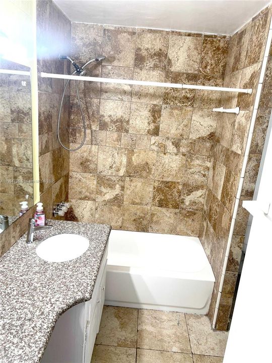 Recently Rented: $1,500 (1 beds, 1 baths, 676 Square Feet)