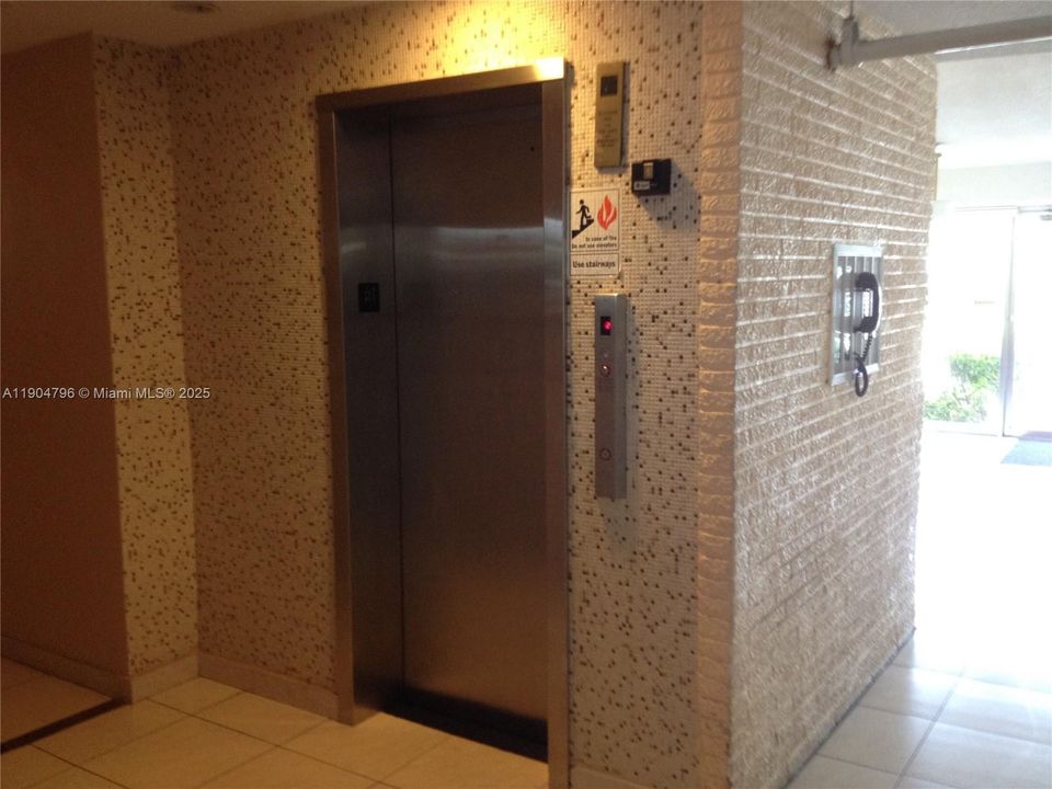 Recently Rented: $1,500 (1 beds, 1 baths, 676 Square Feet)