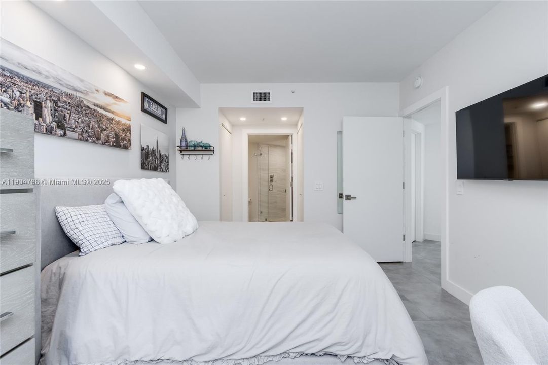 For Sale: $1,299,000 (3 beds, 3 baths, 2130 Square Feet)