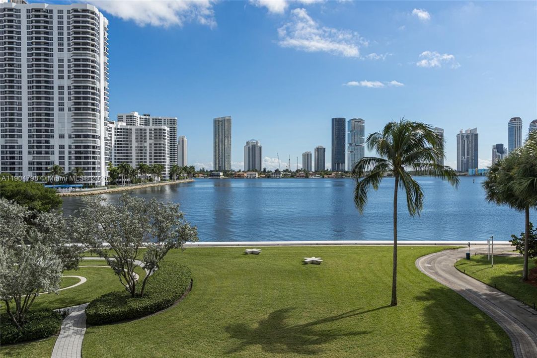 For Sale: $1,299,000 (3 beds, 3 baths, 2130 Square Feet)