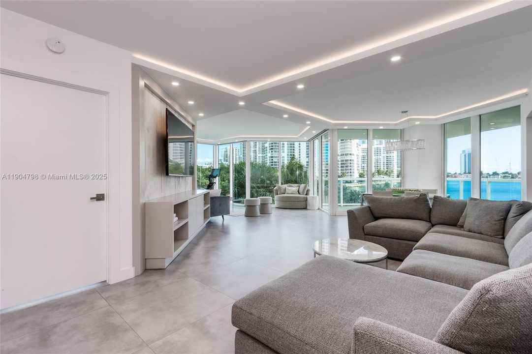 For Sale: $1,299,000 (3 beds, 3 baths, 2130 Square Feet)