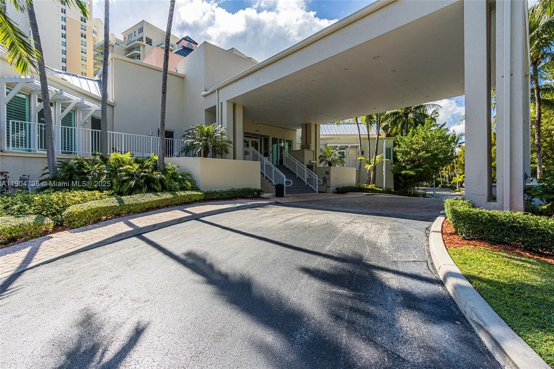 For Sale: $1,299,000 (3 beds, 3 baths, 2130 Square Feet)