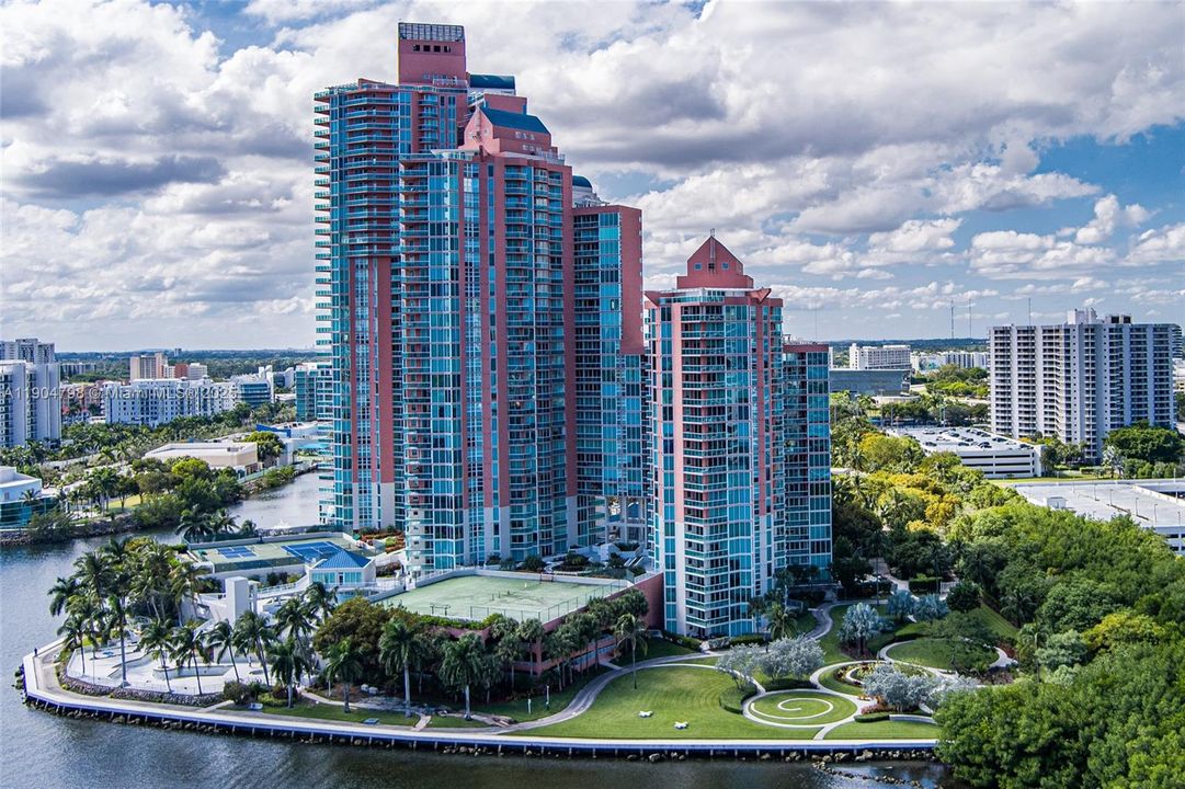 For Sale: $1,299,000 (3 beds, 3 baths, 2130 Square Feet)