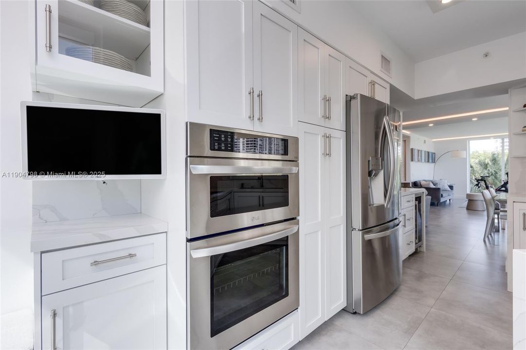 For Sale: $1,299,000 (3 beds, 3 baths, 2130 Square Feet)