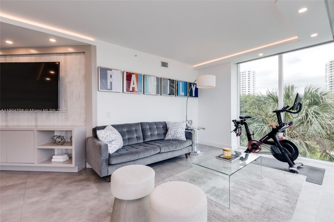 For Sale: $1,299,000 (3 beds, 3 baths, 2130 Square Feet)