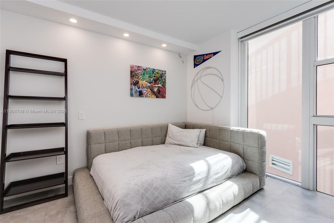 For Sale: $1,299,000 (3 beds, 3 baths, 2130 Square Feet)