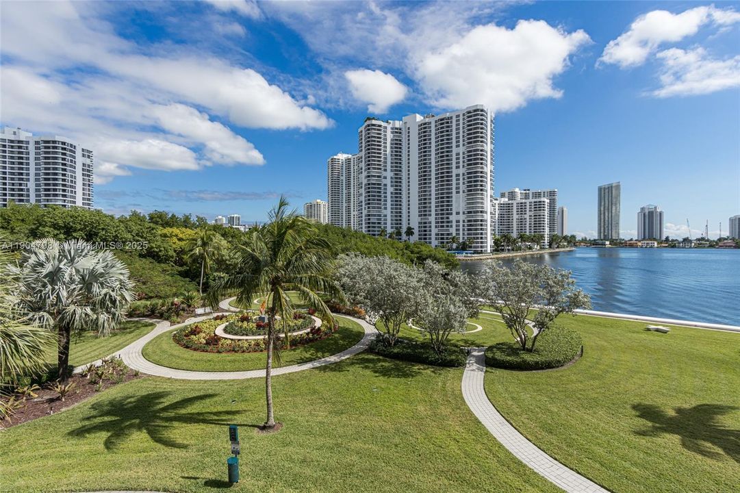 For Sale: $1,299,000 (3 beds, 3 baths, 2130 Square Feet)