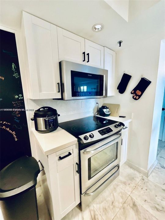 合同活跃: $2,799 (2 贝兹, 2 浴室, 1112 平方英尺)