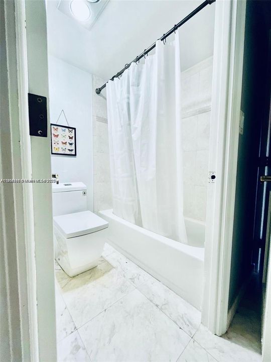 合同活跃: $2,799 (2 贝兹, 2 浴室, 1112 平方英尺)