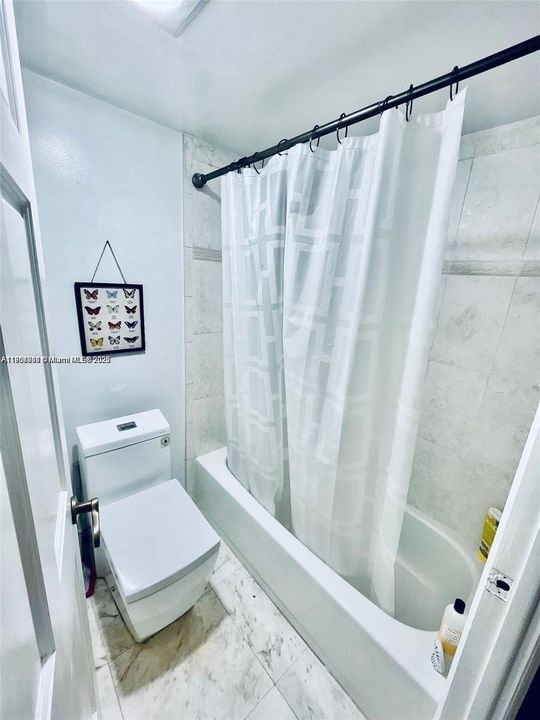 合同活跃: $2,799 (2 贝兹, 2 浴室, 1112 平方英尺)