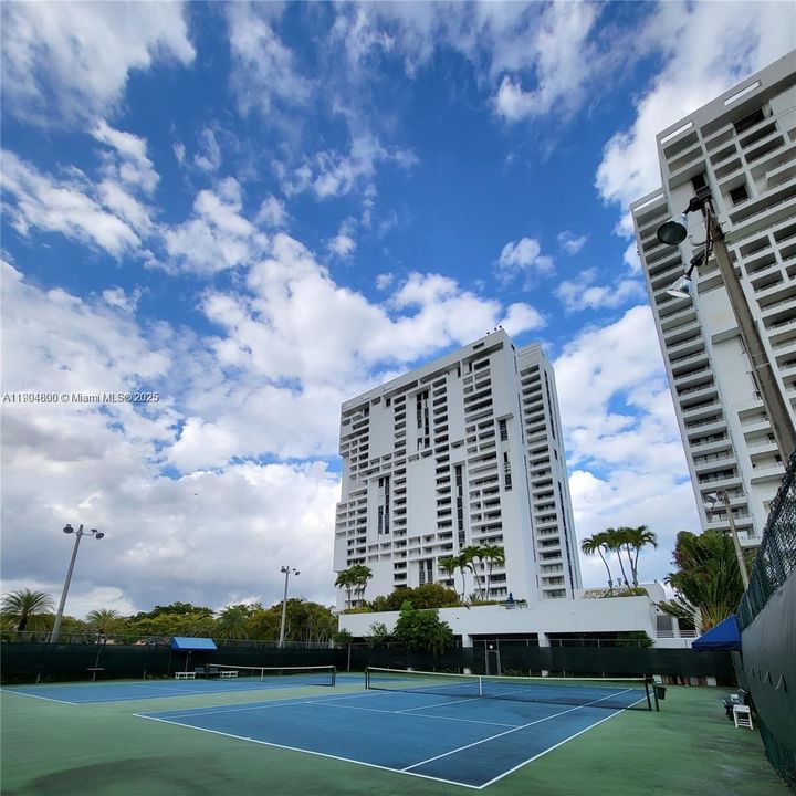 合同活跃: $2,799 (2 贝兹, 2 浴室, 1112 平方英尺)