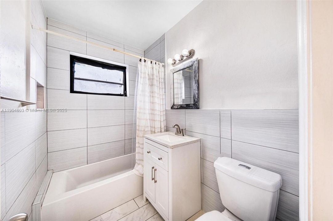 最近售出: $425,000 (3 贝兹, 1 浴室, 1008 平方英尺)