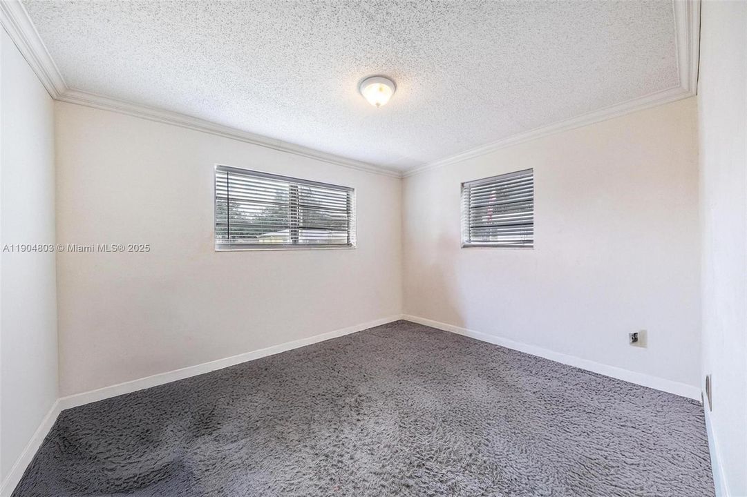 最近售出: $425,000 (3 贝兹, 1 浴室, 1008 平方英尺)