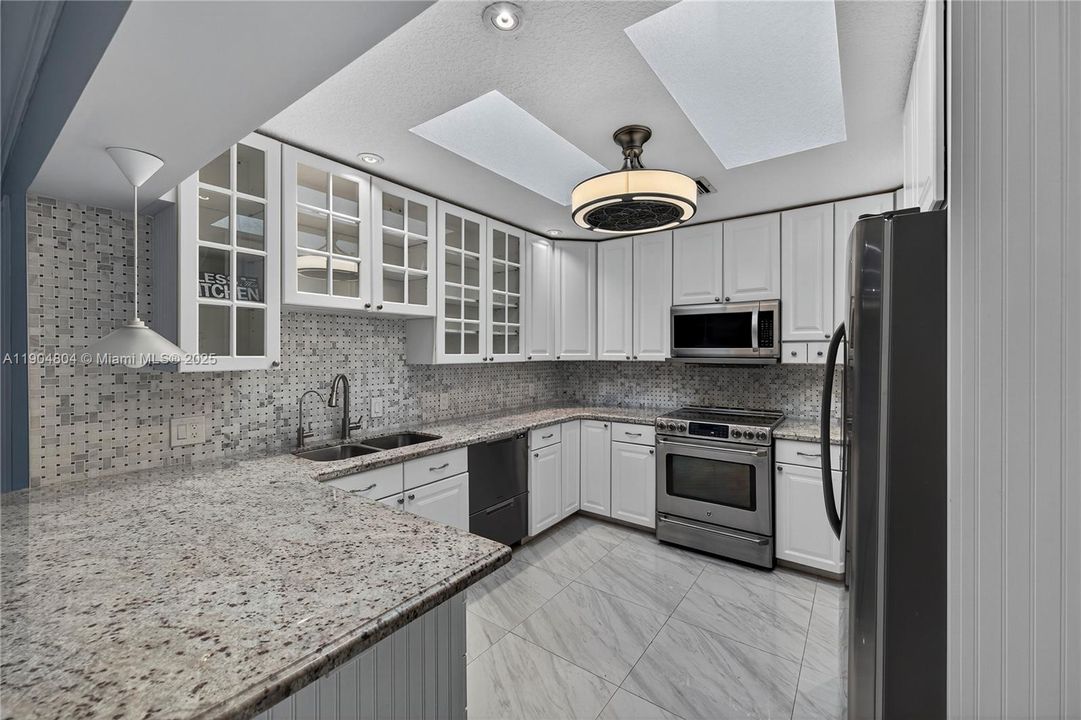 For Sale: $2,500,000 (4 beds, 3 baths, 2307 Square Feet)