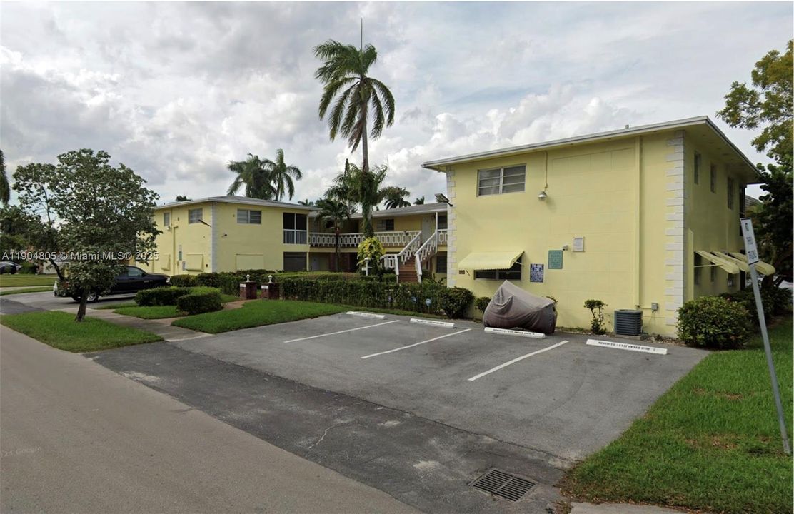 待售: $150,000 (1 贝兹, 1 浴室, 825 平方英尺)