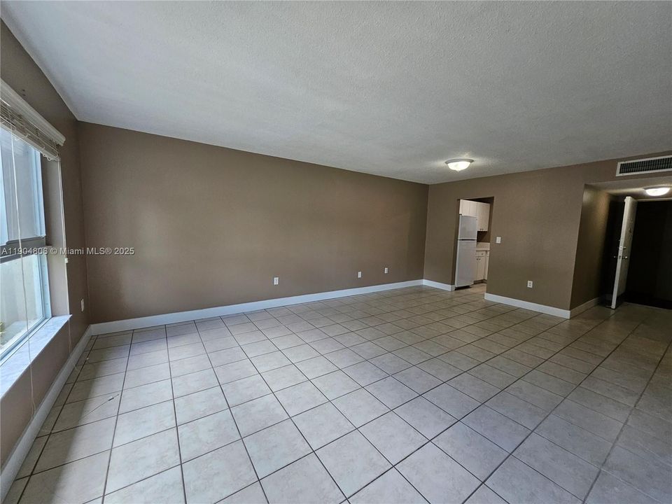 待售: $248,999 (1 贝兹, 1 浴室, 720 平方英尺)