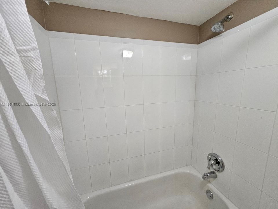 待售: $248,999 (1 贝兹, 1 浴室, 720 平方英尺)