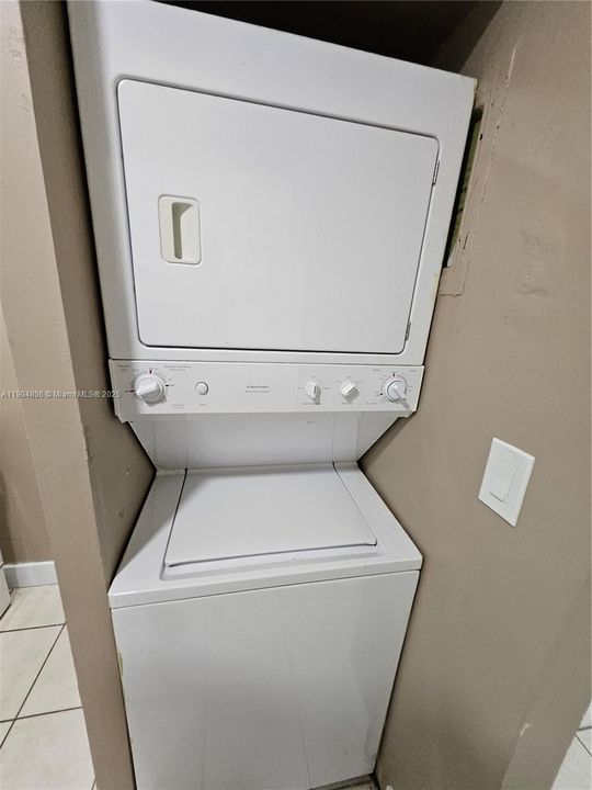 待售: $248,999 (1 贝兹, 1 浴室, 720 平方英尺)