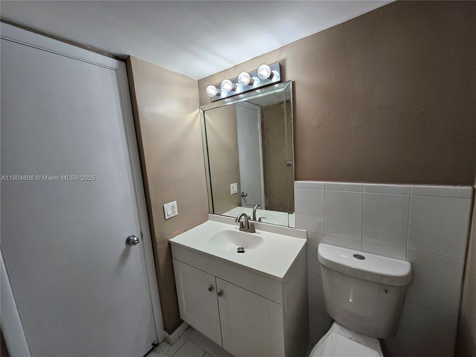 待售: $248,999 (1 贝兹, 1 浴室, 720 平方英尺)