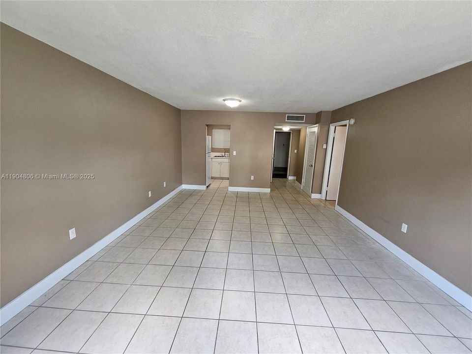 待售: $248,999 (1 贝兹, 1 浴室, 720 平方英尺)