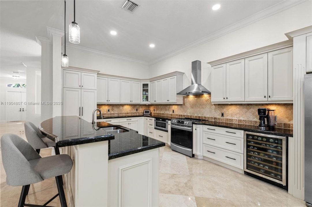 Под контрактом: $1,100,000 (4 спален, 2 ванн, 2674 Квадратных фут)