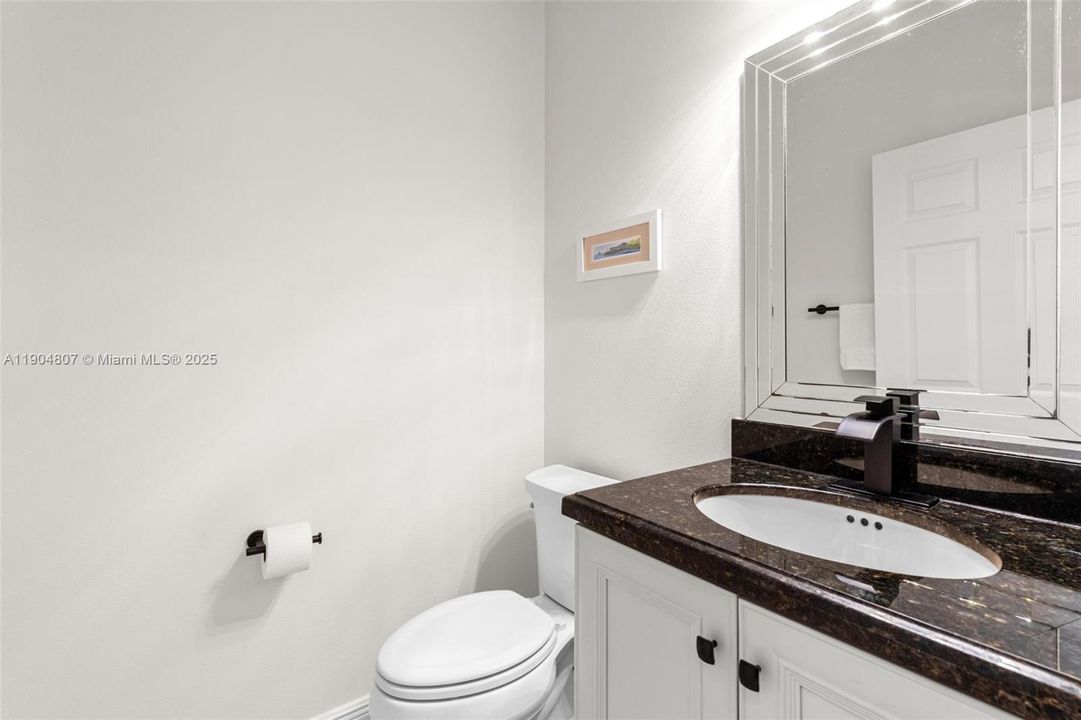 Под контрактом: $1,100,000 (4 спален, 2 ванн, 2674 Квадратных фут)