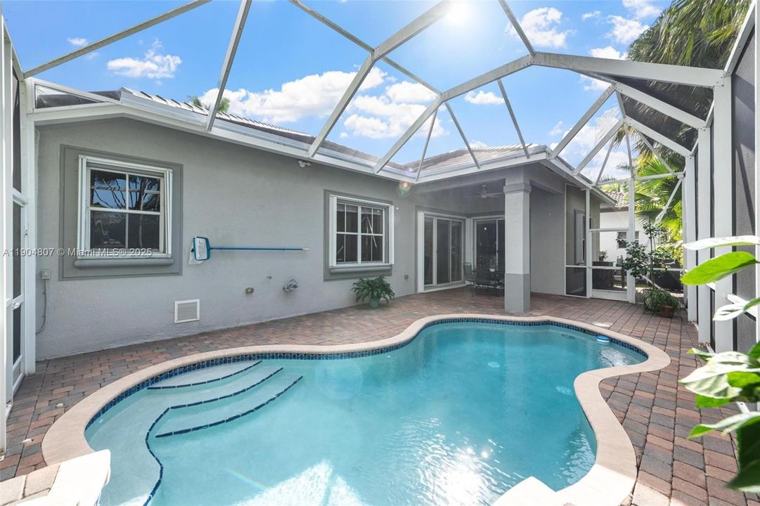 Под контрактом: $1,100,000 (4 спален, 2 ванн, 2674 Квадратных фут)