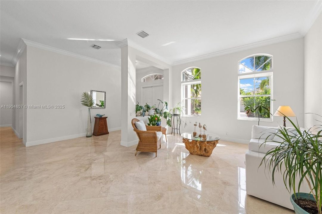 Под контрактом: $1,100,000 (4 спален, 2 ванн, 2674 Квадратных фут)