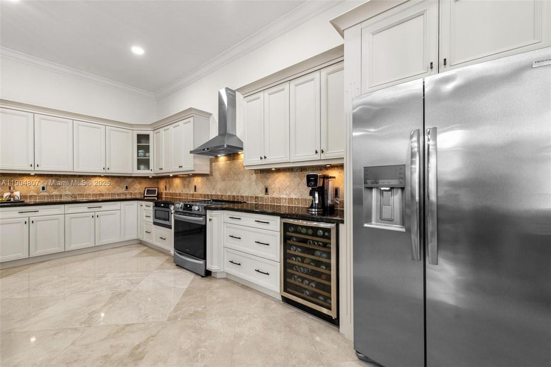 Под контрактом: $1,100,000 (4 спален, 2 ванн, 2674 Квадратных фут)