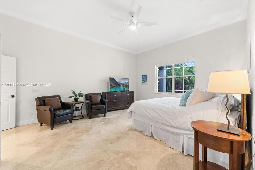 Под контрактом: $1,100,000 (4 спален, 2 ванн, 2674 Квадратных фут)