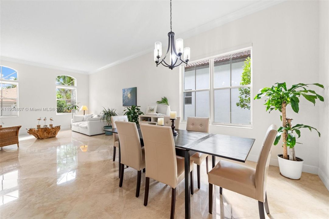 Под контрактом: $1,100,000 (4 спален, 2 ванн, 2674 Квадратных фут)