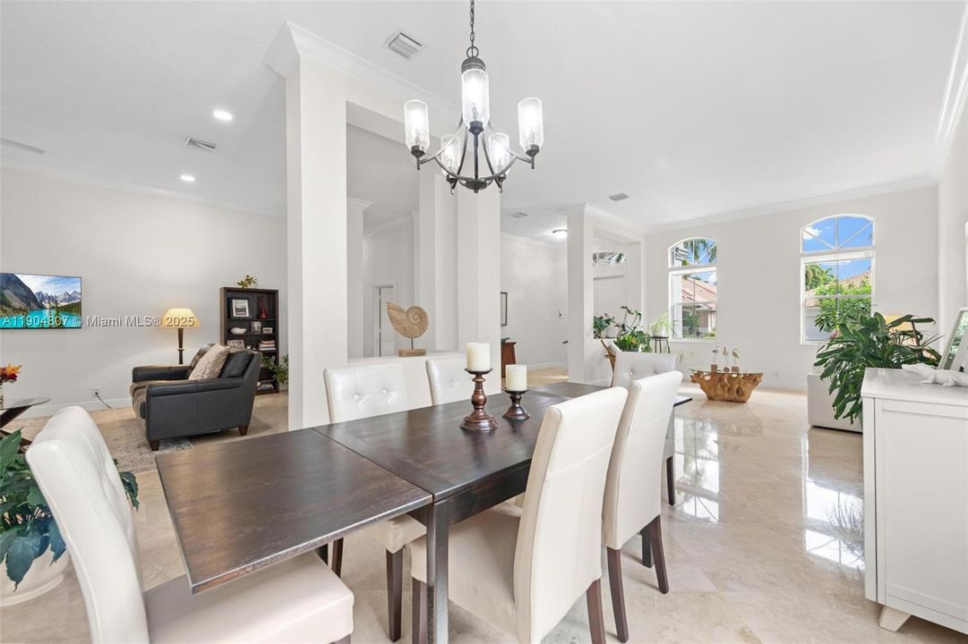 Под контрактом: $1,100,000 (4 спален, 2 ванн, 2674 Квадратных фут)