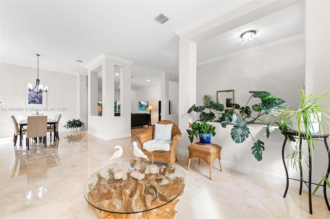 Под контрактом: $1,100,000 (4 спален, 2 ванн, 2674 Квадратных фут)